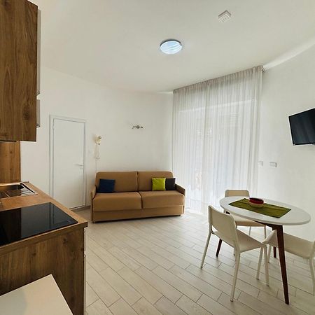 Hotel Iride Suite & Breakfast- Ideale Per Famiglie E Coppie リッチョーネ エクステリア 写真