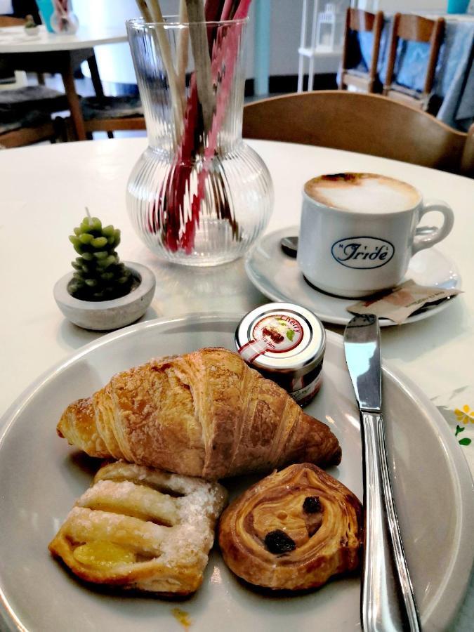 Hotel Iride Suite & Breakfast- Ideale Per Famiglie E Coppie リッチョーネ エクステリア 写真