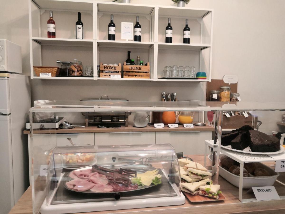 Hotel Iride Suite & Breakfast- Ideale Per Famiglie E Coppie リッチョーネ エクステリア 写真