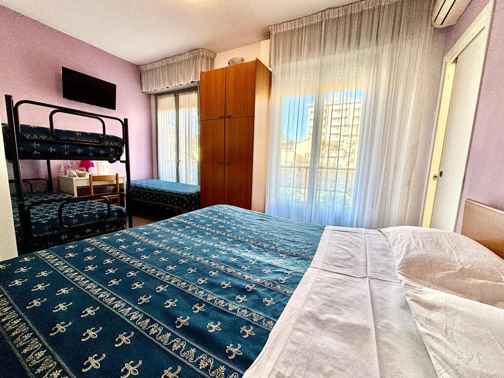 Hotel Iride Suite & Breakfast- Ideale Per Famiglie E Coppie リッチョーネ エクステリア 写真