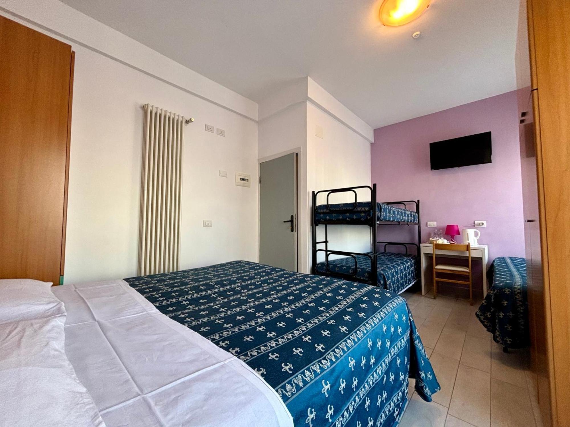 Hotel Iride Suite & Breakfast- Ideale Per Famiglie E Coppie リッチョーネ エクステリア 写真