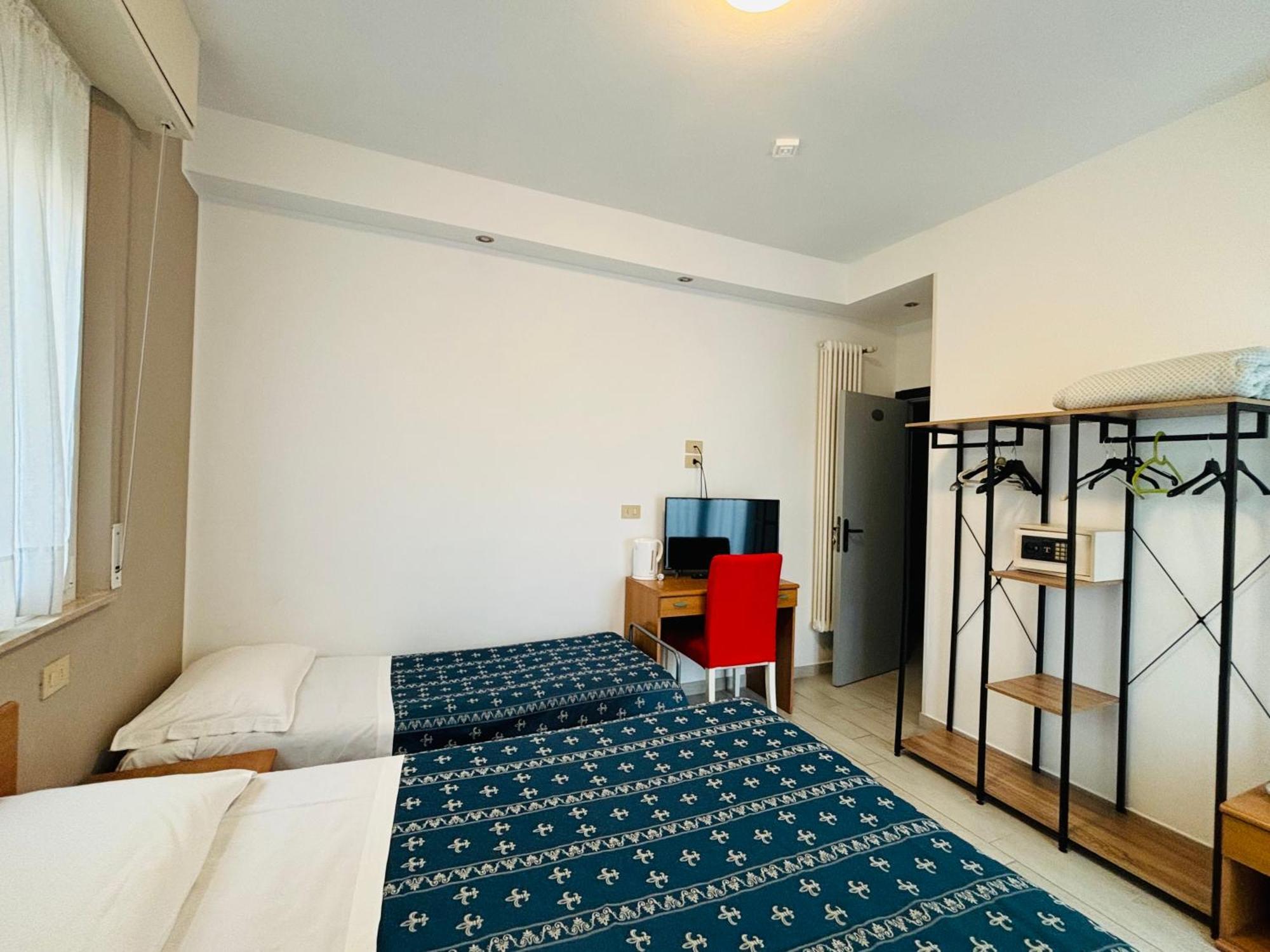 Hotel Iride Suite & Breakfast- Ideale Per Famiglie E Coppie リッチョーネ エクステリア 写真