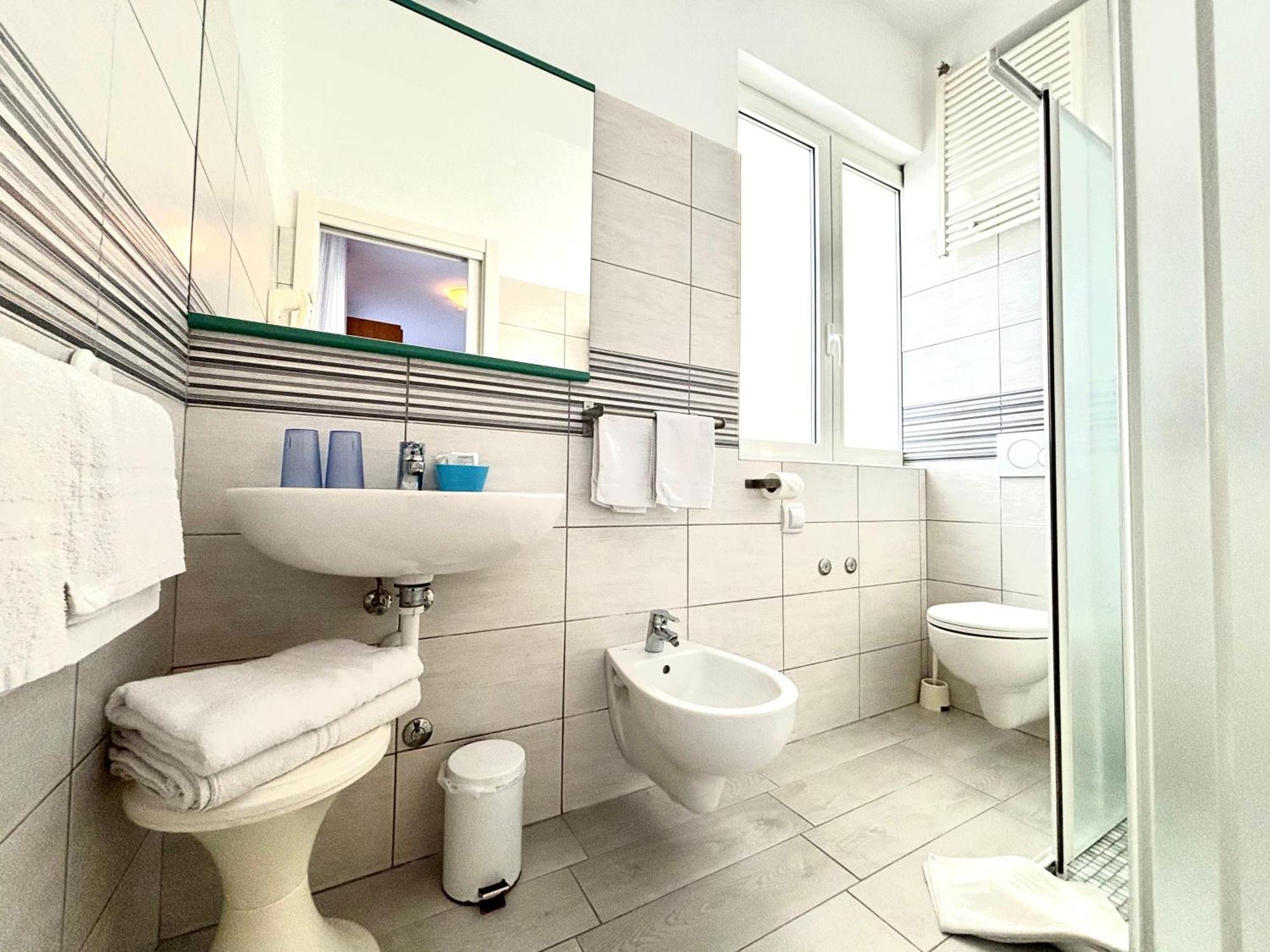 Hotel Iride Suite & Breakfast- Ideale Per Famiglie E Coppie リッチョーネ 部屋 写真