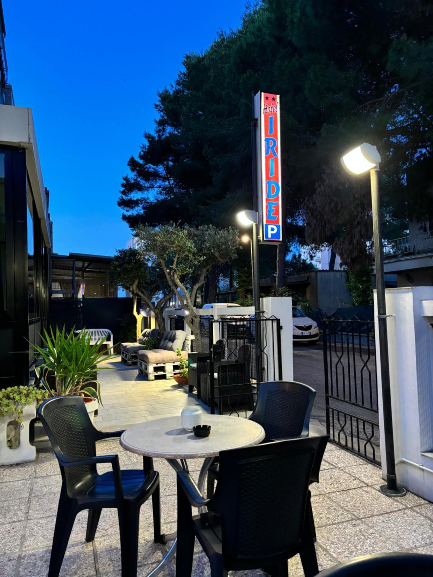 Hotel Iride Suite & Breakfast- Ideale Per Famiglie E Coppie リッチョーネ エクステリア 写真