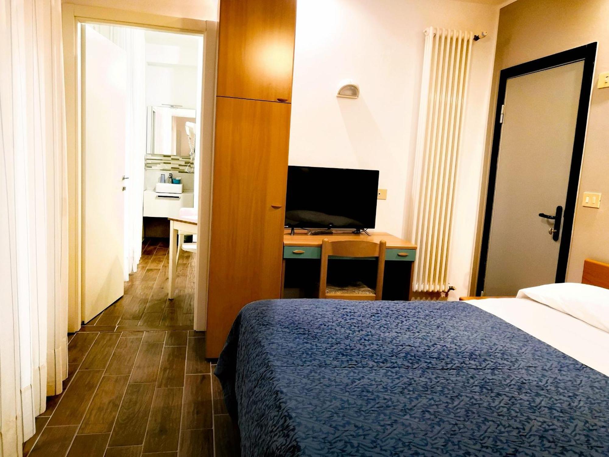 Hotel Iride Suite & Breakfast- Ideale Per Famiglie E Coppie リッチョーネ エクステリア 写真