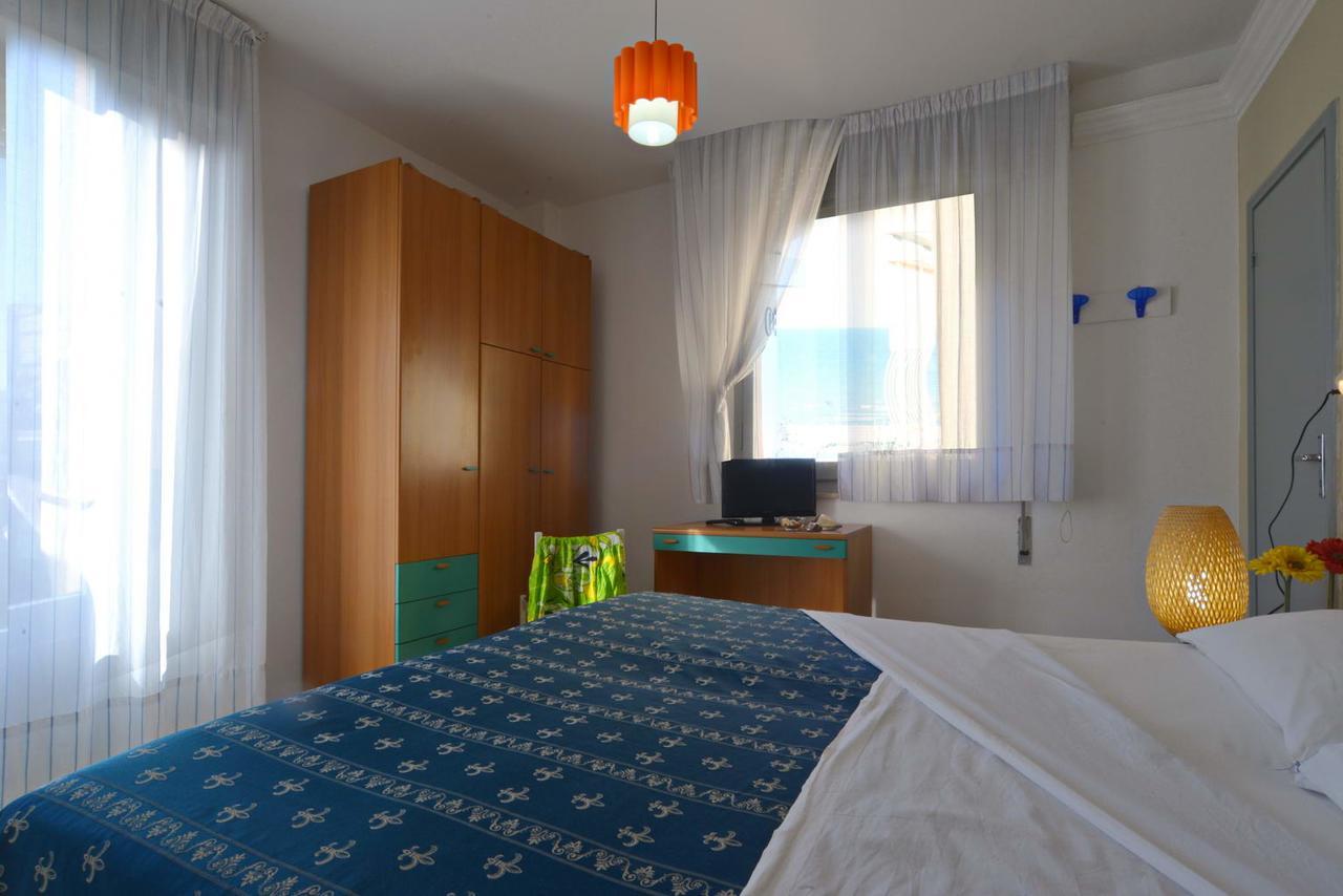 Hotel Iride Suite & Breakfast- Ideale Per Famiglie E Coppie リッチョーネ エクステリア 写真
