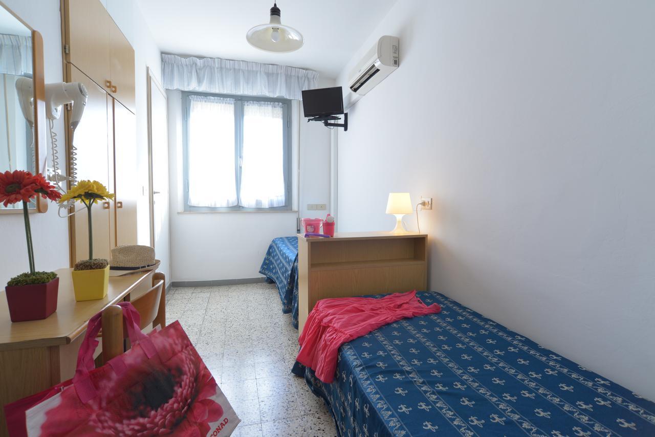 Hotel Iride Suite & Breakfast- Ideale Per Famiglie E Coppie リッチョーネ エクステリア 写真