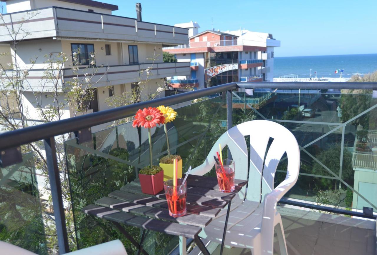 Hotel Iride Suite & Breakfast- Ideale Per Famiglie E Coppie リッチョーネ エクステリア 写真